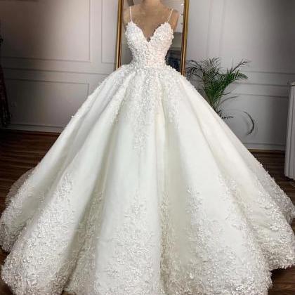 Luxury Crystal Applique Princess Wedding Dresses..