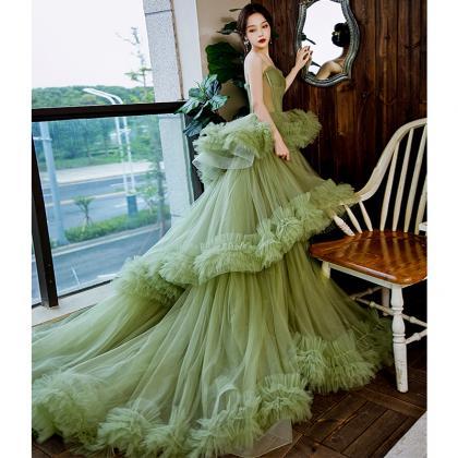 Luxury Fashion Green Long Train Wedding Dress..