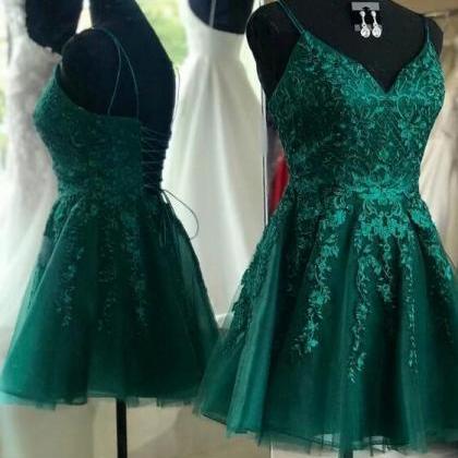 Green Lace Tulle V-neckline Short Prom Dress..