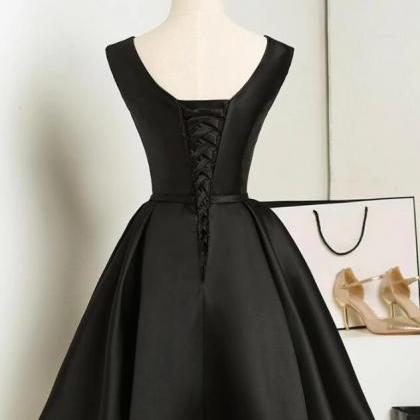 Black Short V-neckline Knee Length Party Dress..