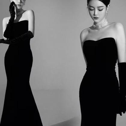 Black Full Length Strapless Simple Evening Dress..
