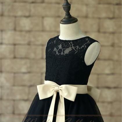 Black Lace Tulle Flower Girl Dress With Champagne..