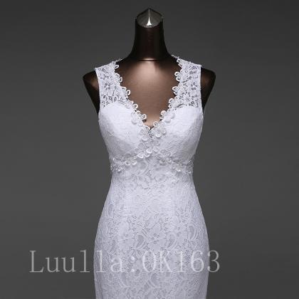 Sleeveless V-neck Lace Mermaid Wedding Dress..