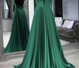 Elegant V-Neck Green Satin Short Prom Dress with Open Back Design