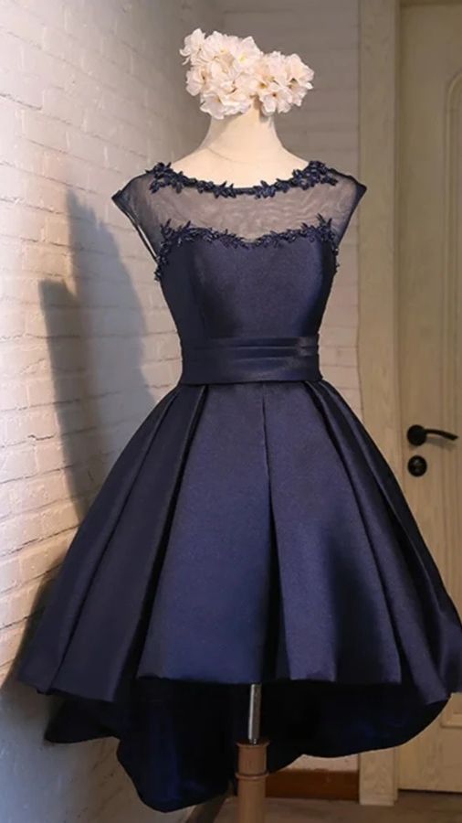 Elegant A Line Satin Knee Length With Applique Homecoming Dress