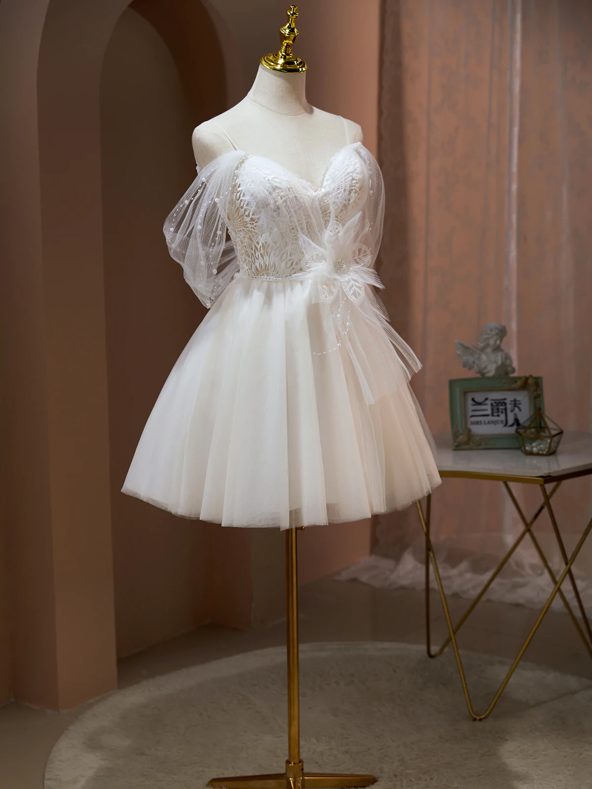 Bridal White Lace Short Tulle Wedding Dress