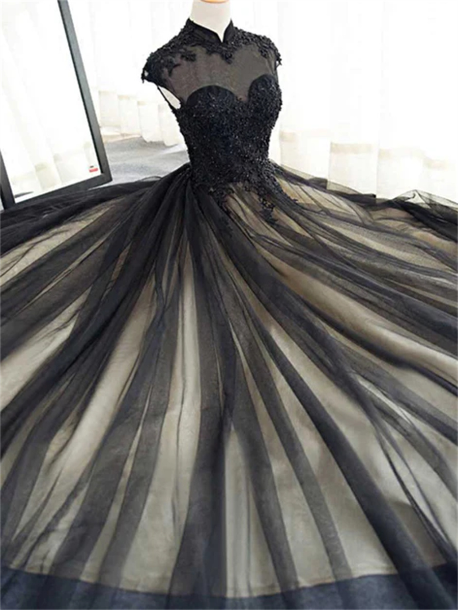 Stunning Black Evening Gown With Lace Details