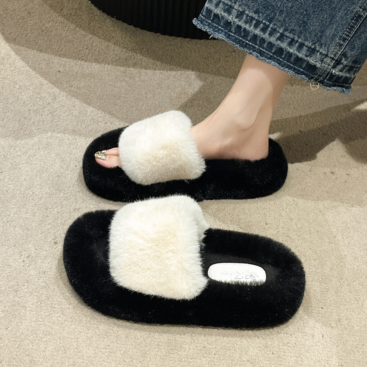 Korean Style Fashionable Thick-soled Color-blocked Furry Slippers Home And Outdoor One-line Plush Slippers For Women H295