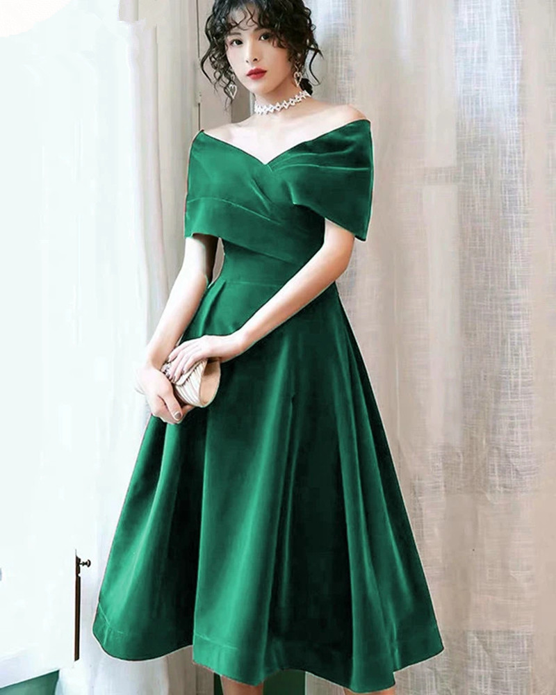 Green velvet dress off the shoulder 2025