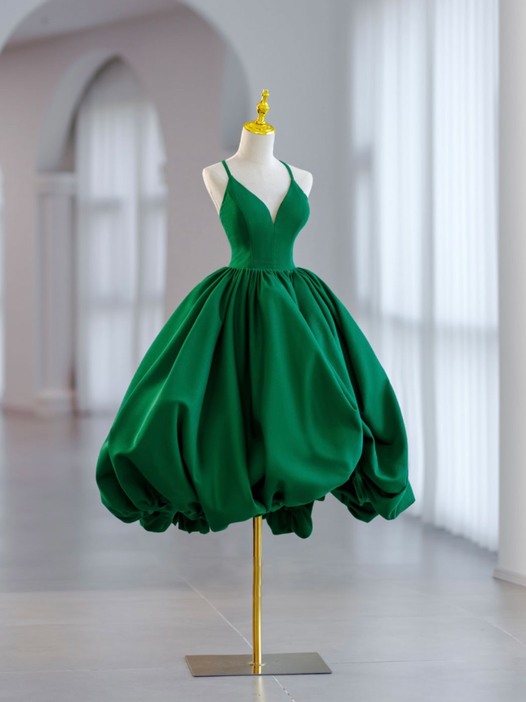 V-neck Green Evening Dress With Full Skirt