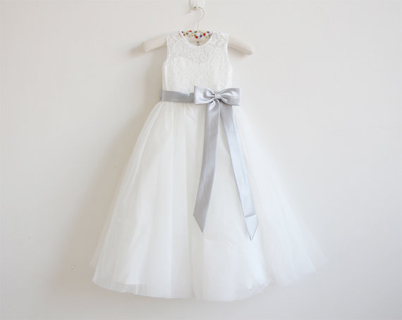 Light Ivory Flower Girl Dress Silver Baby Girls Dress Lace Tulle Flower Girl Dress With Silver Sash/bows Sleeveless Floor-length D5