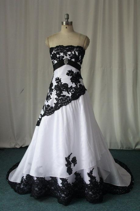 Lace Applique Black And White Gothic Wedding Dresses Custom Made Plus Size Bridal Gowns