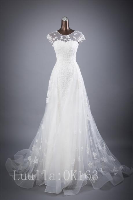 A-line Wedding Dress With Cap Sleeves And Lace Appliqués