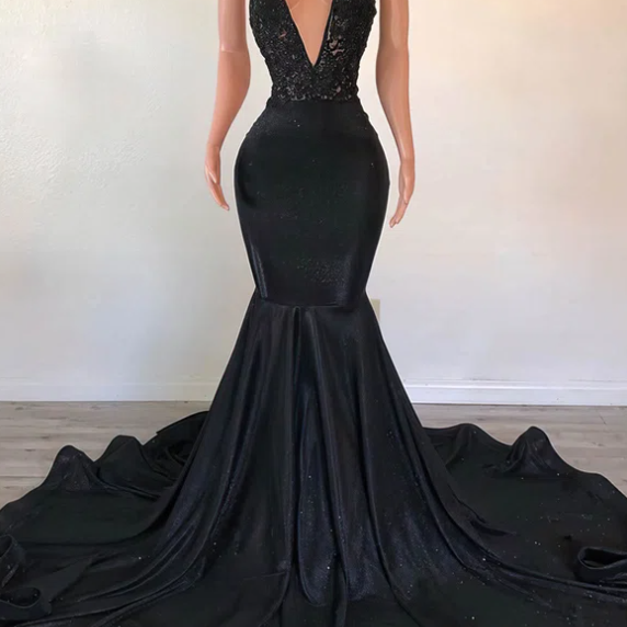 Black Trumpet mermaid Halter V Neck Sweep Train Appliques Lace