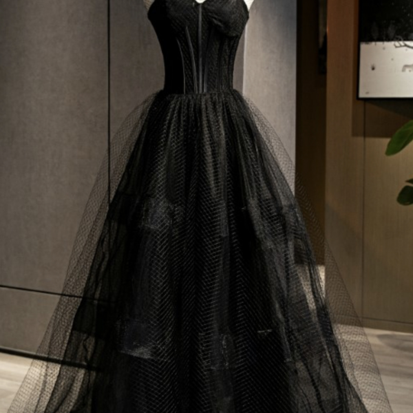 Black Strapless Sweetheart Neckline A-Line Tulle Floor Length Hand Made Prom Dress SS940