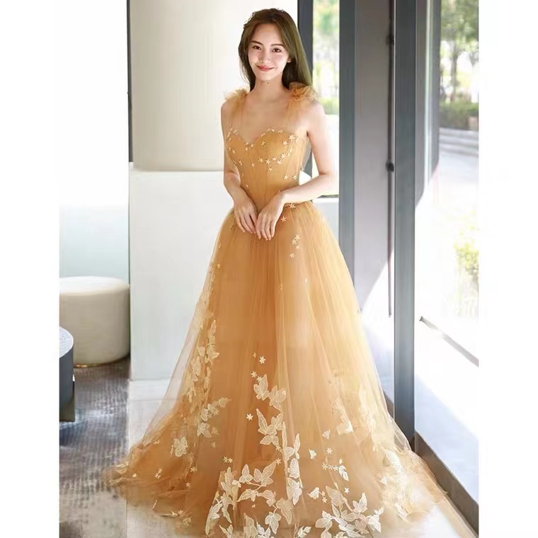 Stunning Evening Gown With Delicate Floral Details on Luulla