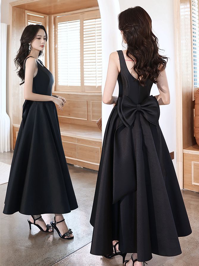 Black Sleeveless Gown With Statement Bow Design on Luulla