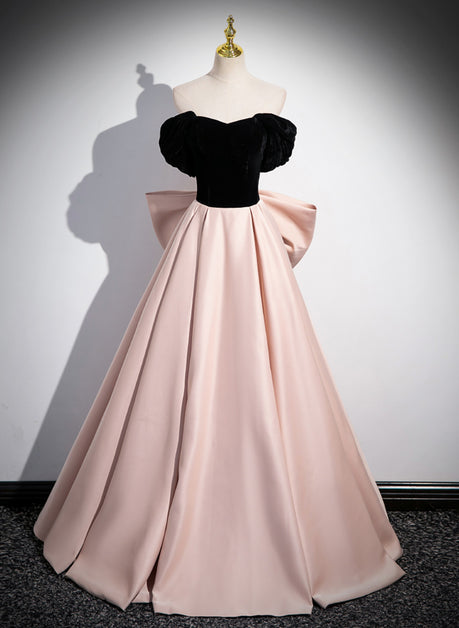 Vintage Black Velvet Gown With Blush Train on Luulla